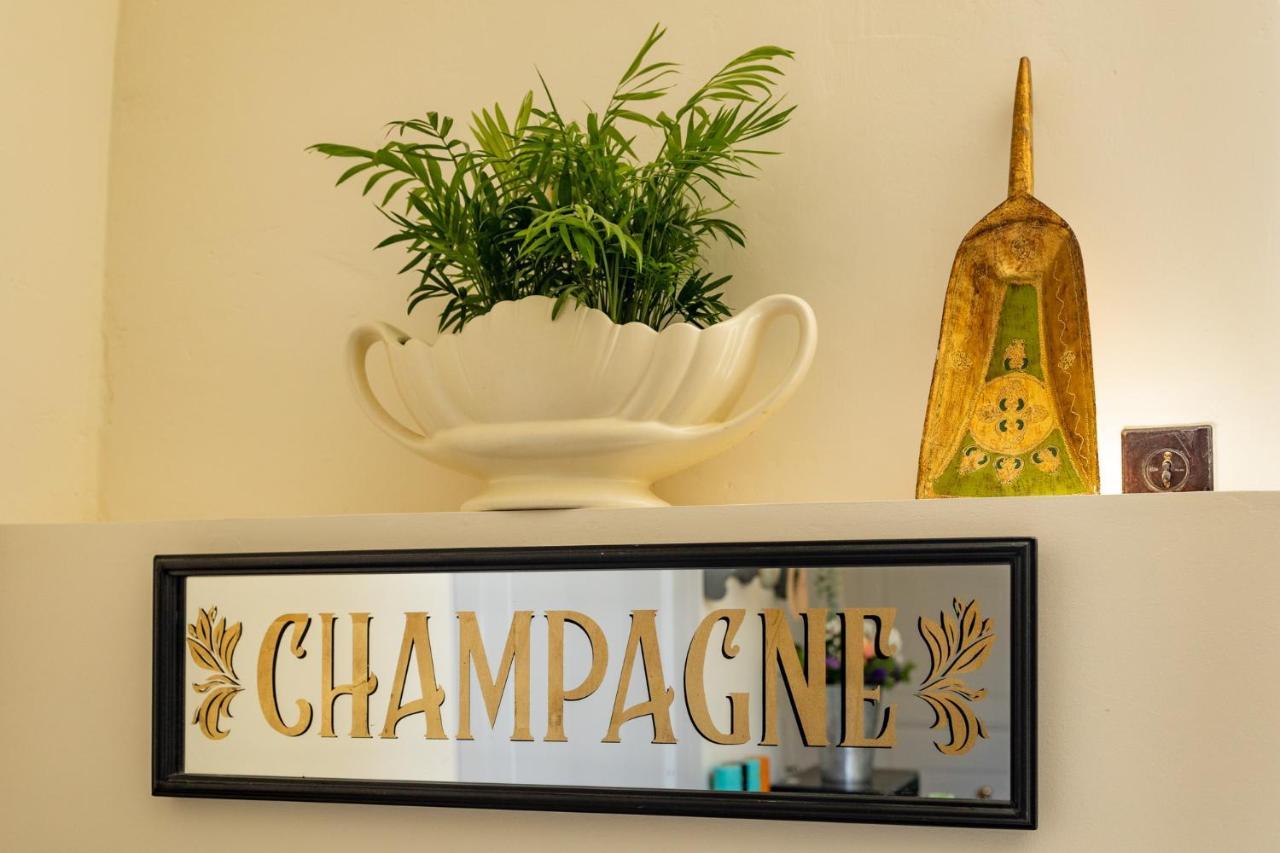 Champagne House - Elegance, Luxury And Charm Bed and Breakfast Condom Εξωτερικό φωτογραφία